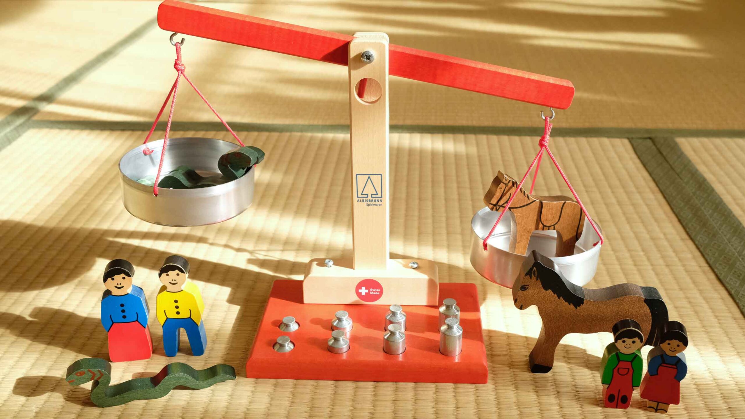 アルビスブラン社のはかりと動物積み木