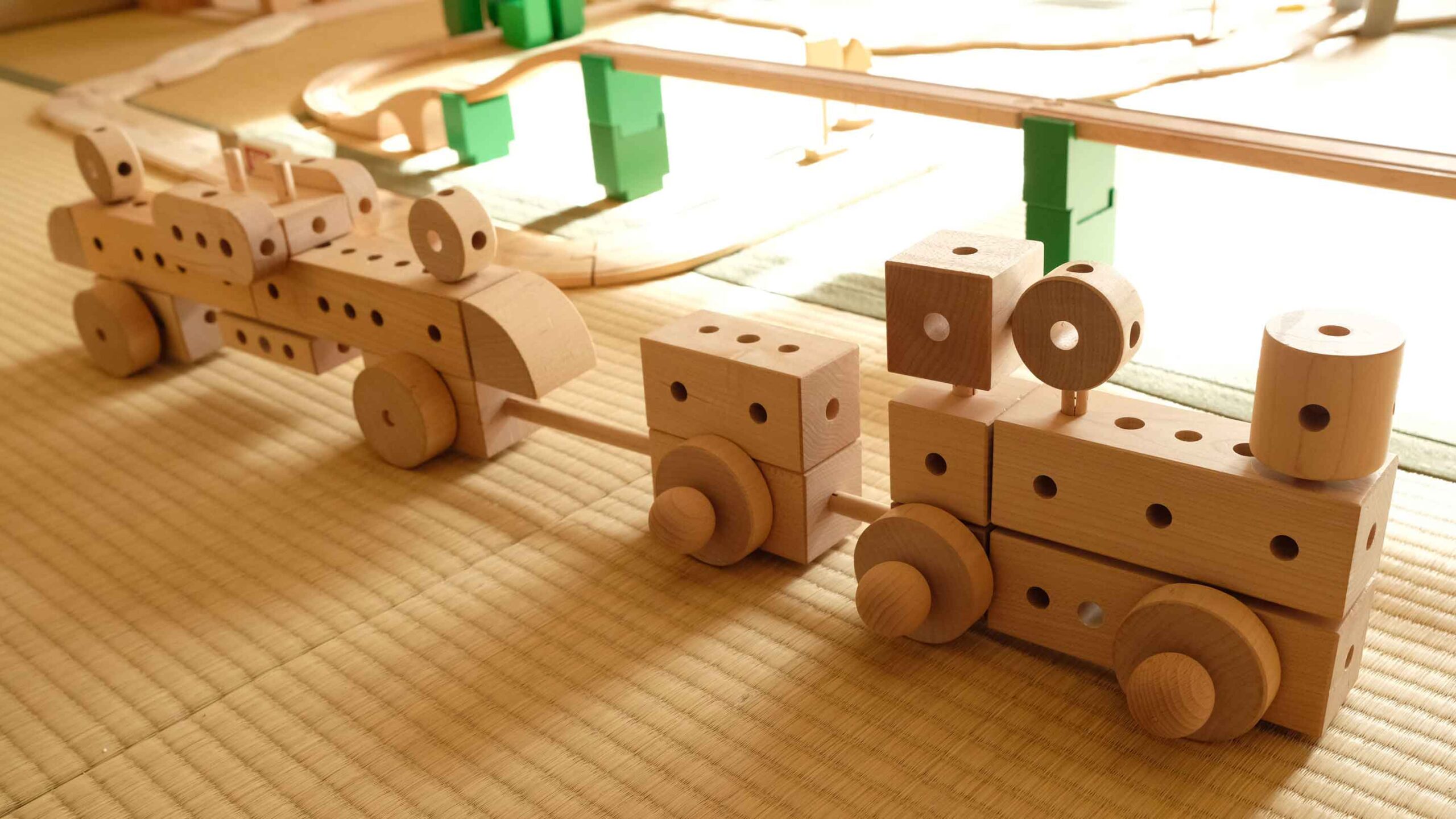 ゲーテのくみ木で作ったきかんしゃちゅうちゅう